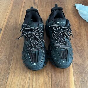 Balenciaga Men's Black Chunky Sneakers